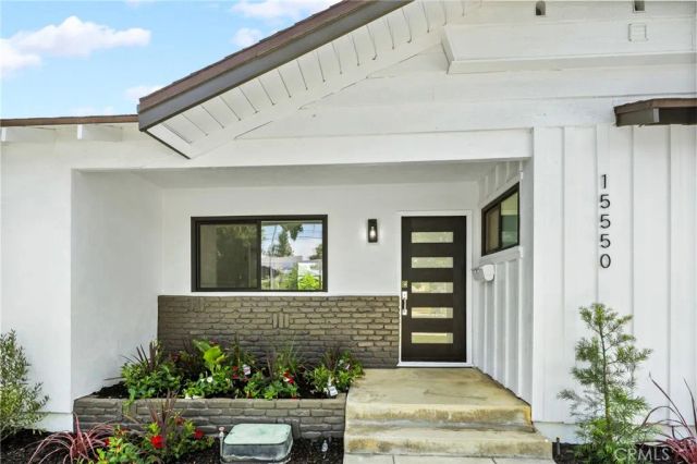 15550 Otsego Street, Encino, CA 91436