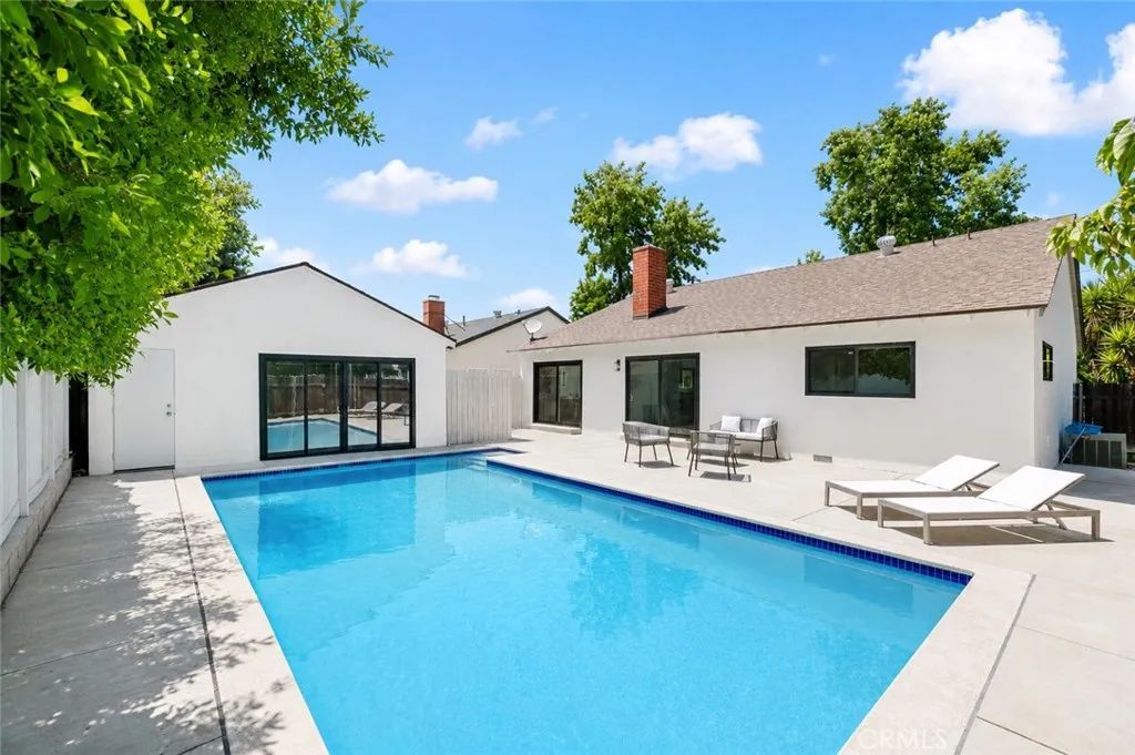 15550 Otsego Street, Encino, CA 91436