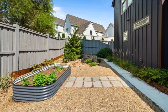 220 Arbor Garden Circle, Newnan, GA 30265