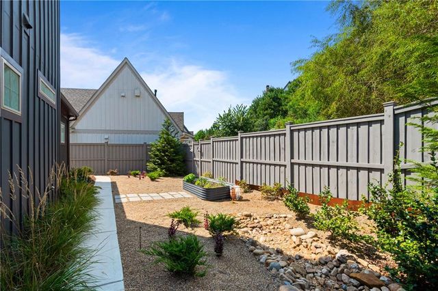 220 Arbor Garden Circle, Newnan, GA 30265