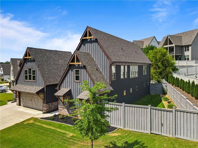 220 Arbor Garden Circle, Newnan, GA 30265