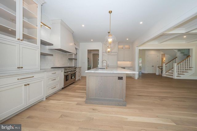 2074 FOX CREEK RD, Berwyn, PA 19312