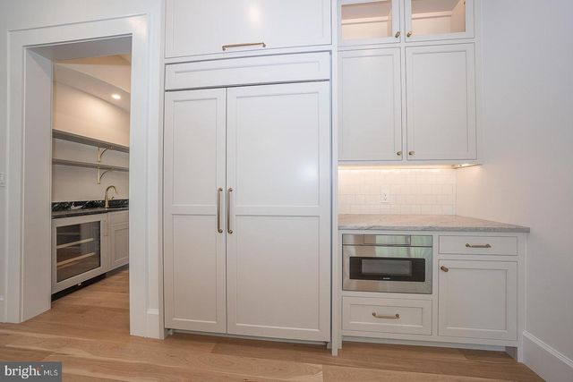 2074 FOX CREEK RD, Berwyn, PA 19312