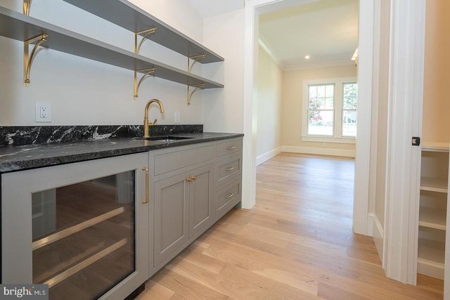 2074 FOX CREEK RD, Berwyn, PA 19312