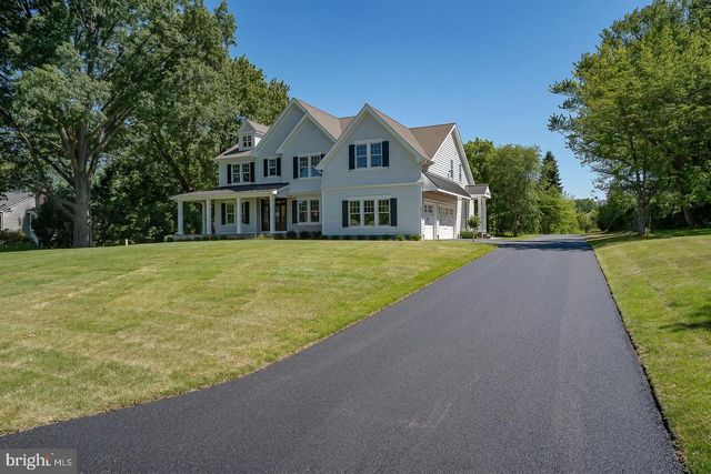 2074 FOX CREEK RD, Berwyn, PA 19312