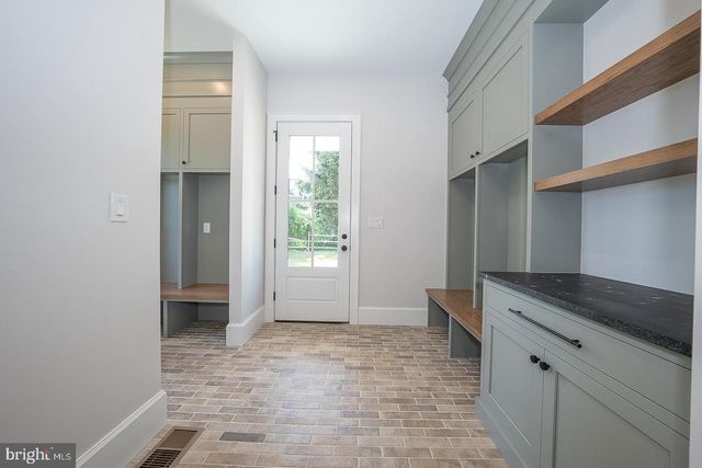 2074 FOX CREEK RD, Berwyn, PA 19312