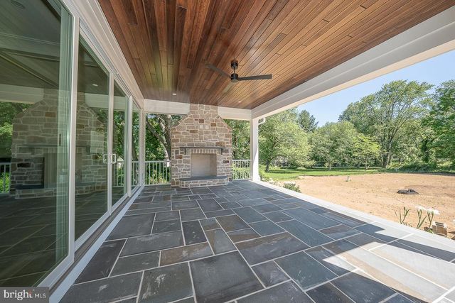 2074 FOX CREEK RD, Berwyn, PA 19312