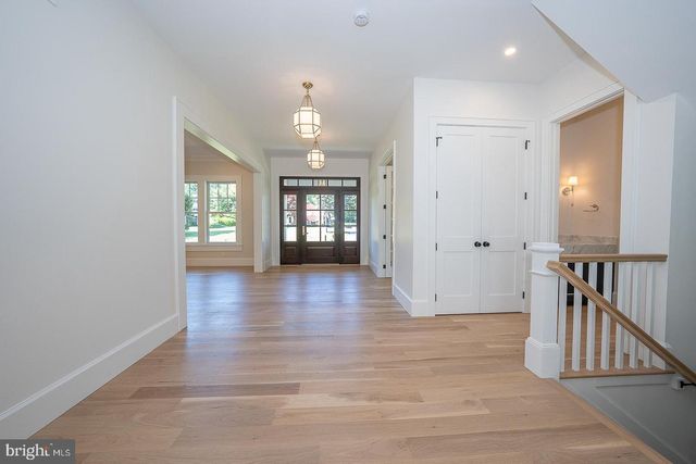 2074 FOX CREEK RD, Berwyn, PA 19312