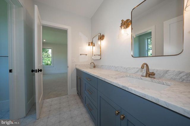 2074 FOX CREEK RD, Berwyn, PA 19312