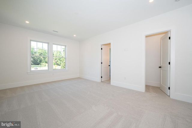 2074 FOX CREEK RD, Berwyn, PA 19312