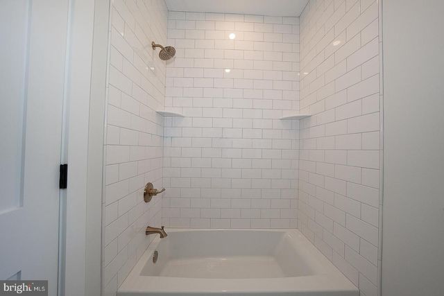 2074 FOX CREEK RD, Berwyn, PA 19312