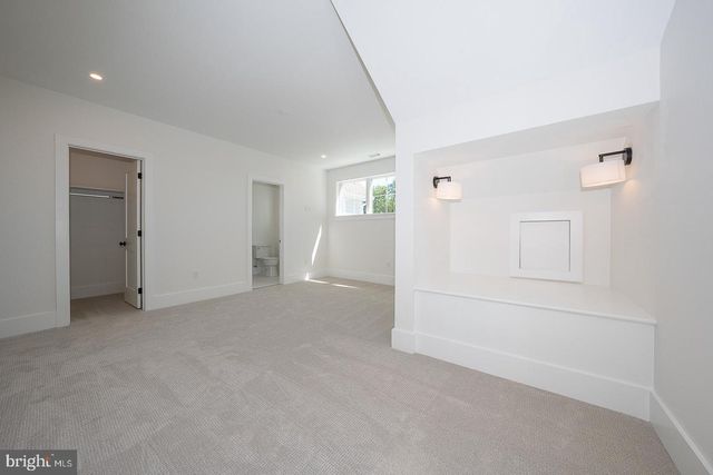 2074 FOX CREEK RD, Berwyn, PA 19312