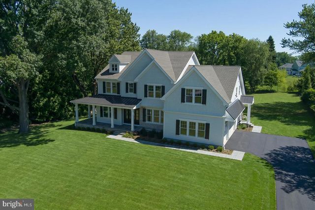 2074 FOX CREEK RD, Berwyn, PA 19312