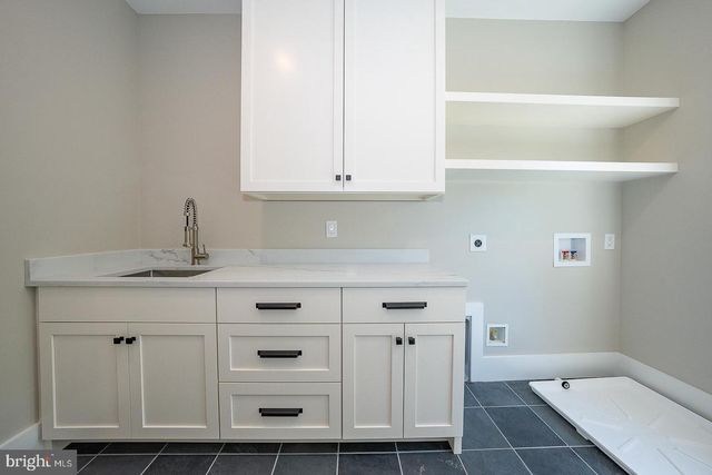 2074 FOX CREEK RD, Berwyn, PA 19312