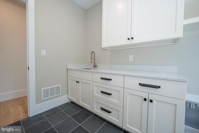 2074 FOX CREEK RD, Berwyn, PA 19312