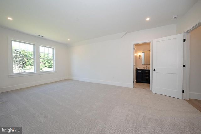 2074 FOX CREEK RD, Berwyn, PA 19312