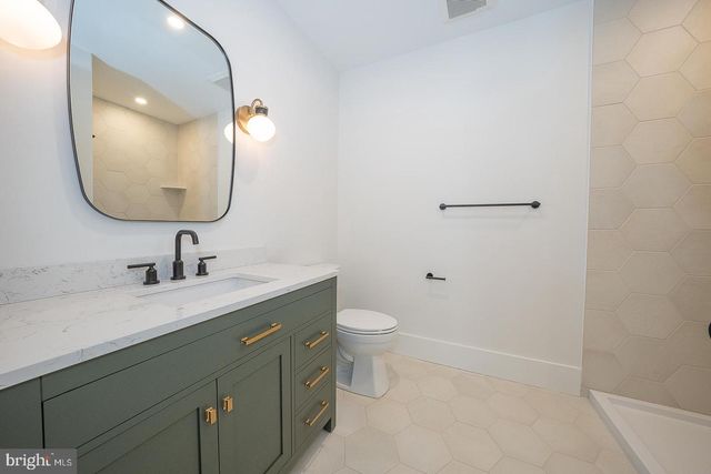 2074 FOX CREEK RD, Berwyn, PA 19312