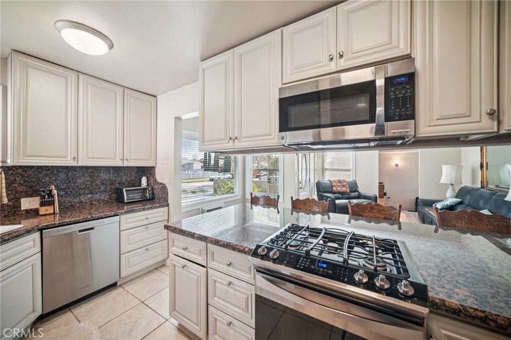 Image 10 of property listing at 1457 N Rose Street, Burbank, CA 91505