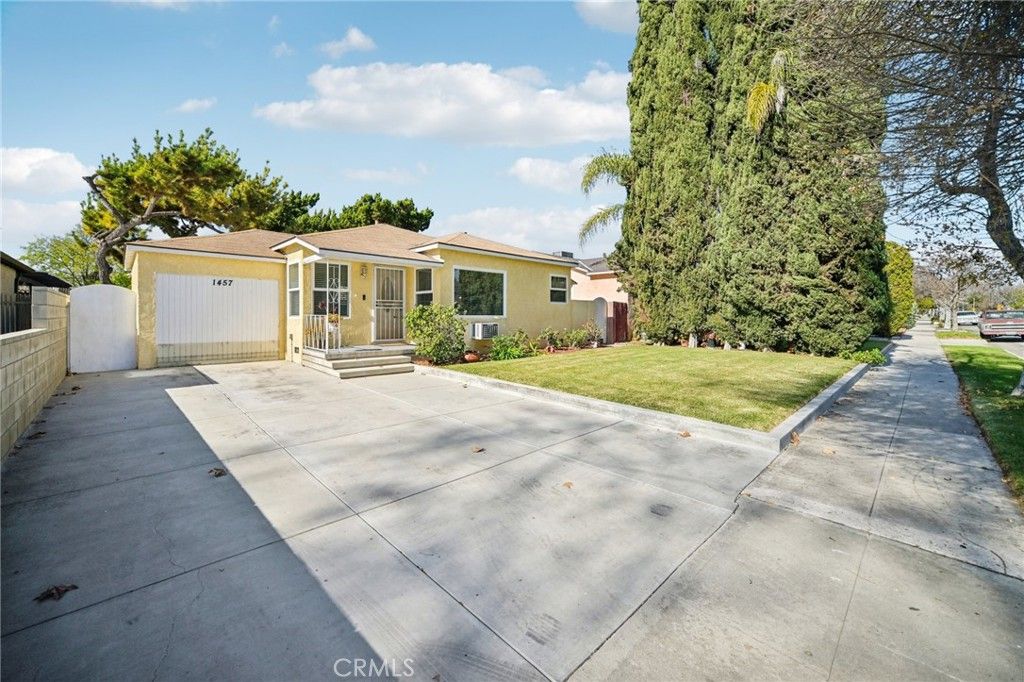 Image 2 of property listing at 1457 N Rose Street, Burbank, CA 91505