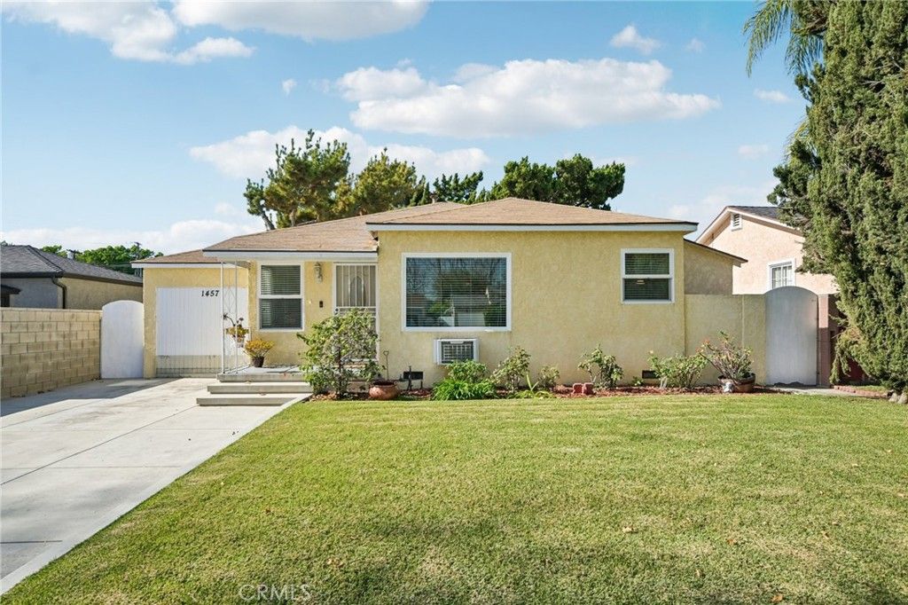 Image 3 of property listing at 1457 N Rose Street, Burbank, CA 91505