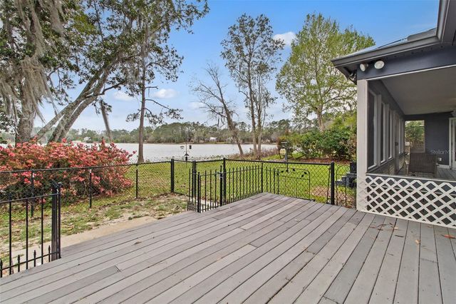 299 RILEY LAKE DRIVE, Hawthorne, FL 32640
