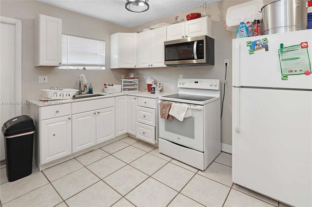 520 NW 7th Ave, Florida City, FL 33034