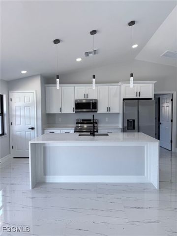 2610 NW 10th TER, Cape Coral, FL 33993