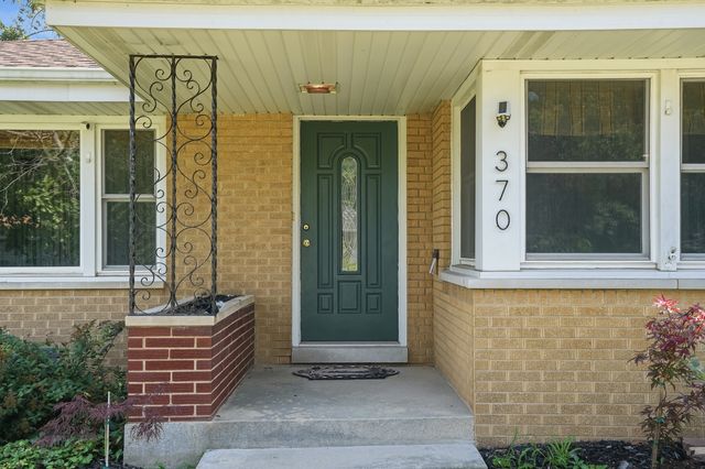 370 Oakwood Drive, Crete, IL 60417