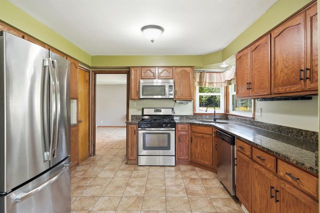370 Oakwood Drive, Crete, IL 60417