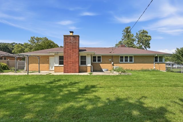 370 Oakwood Drive, Crete, IL 60417