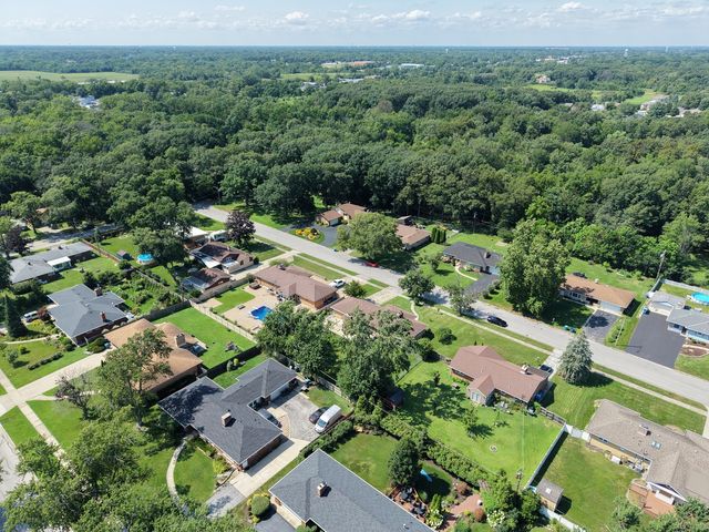 370 Oakwood Drive, Crete, IL 60417