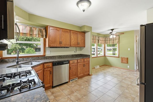 370 Oakwood Drive, Crete, IL 60417