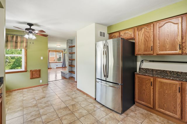 370 Oakwood Drive, Crete, IL 60417