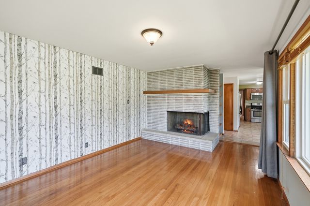 370 Oakwood Drive, Crete, IL 60417