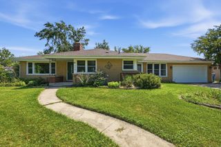 370 Oakwood Drive, Crete, IL 60417