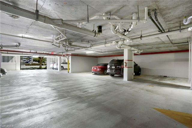 13105 Vanderbilt DR # 405, Naples, FL 34110