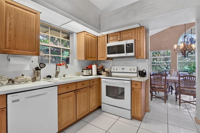 526 Misty Oaks Drive, Pompano Beach, FL 33069