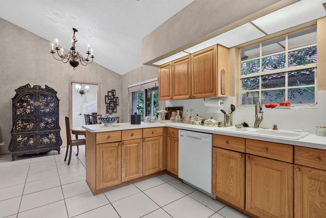 526 Misty Oaks Drive, Pompano Beach, FL 33069