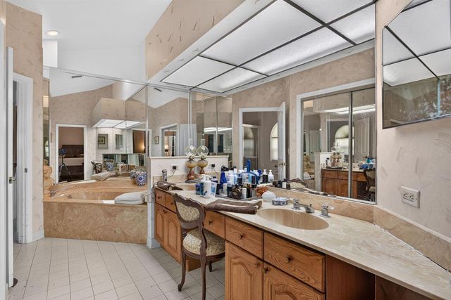 526 Misty Oaks Drive, Pompano Beach, FL 33069