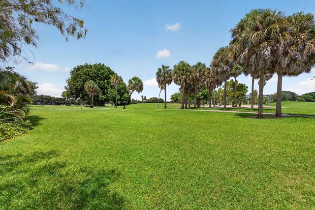 526 Misty Oaks Drive, Pompano Beach, FL 33069