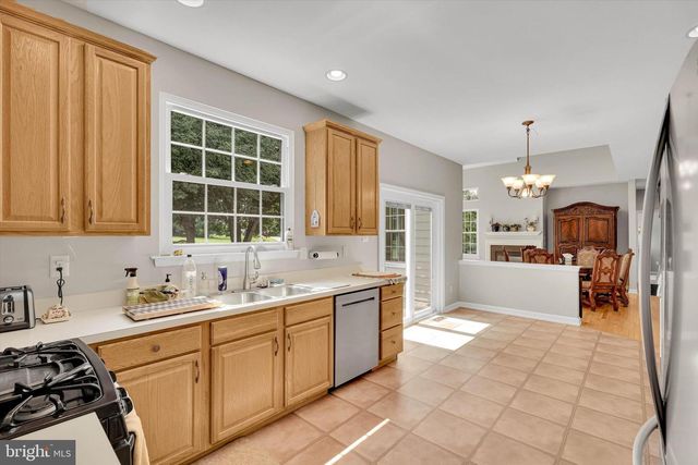 8 SWEET BRIAR RD, Coatesville, PA 19320