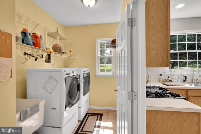 8 SWEET BRIAR RD, Coatesville, PA 19320