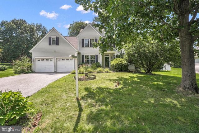 8 SWEET BRIAR RD, Coatesville, PA 19320