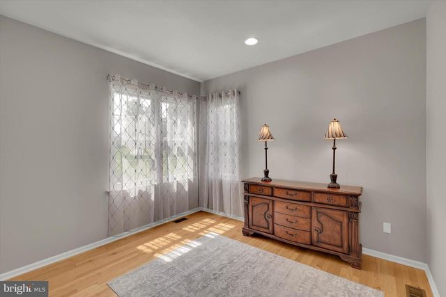 8 SWEET BRIAR RD, Coatesville, PA 19320