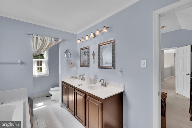 8 SWEET BRIAR RD, Coatesville, PA 19320