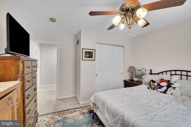 8 SWEET BRIAR RD, Coatesville, PA 19320