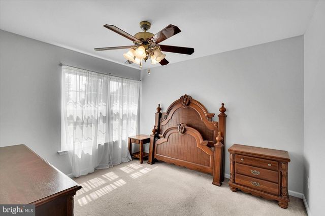 8 SWEET BRIAR RD, Coatesville, PA 19320