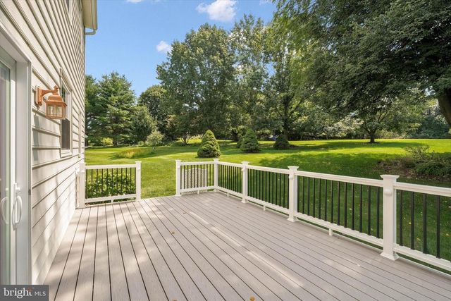 8 SWEET BRIAR RD, Coatesville, PA 19320