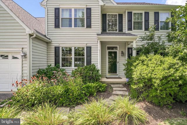 8 SWEET BRIAR RD, Coatesville, PA 19320
