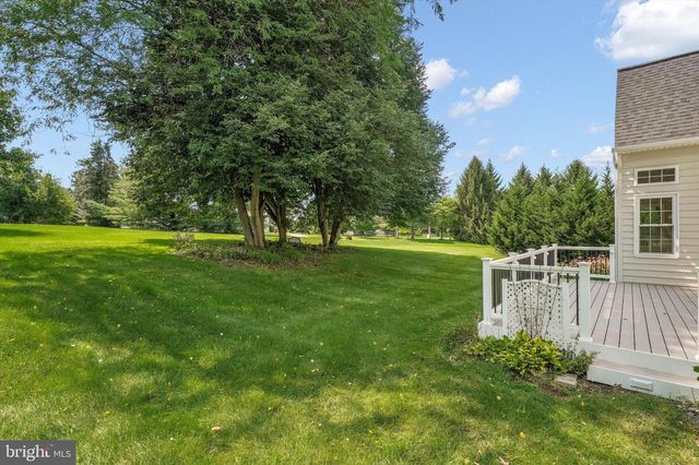 8 SWEET BRIAR RD, Coatesville, PA 19320